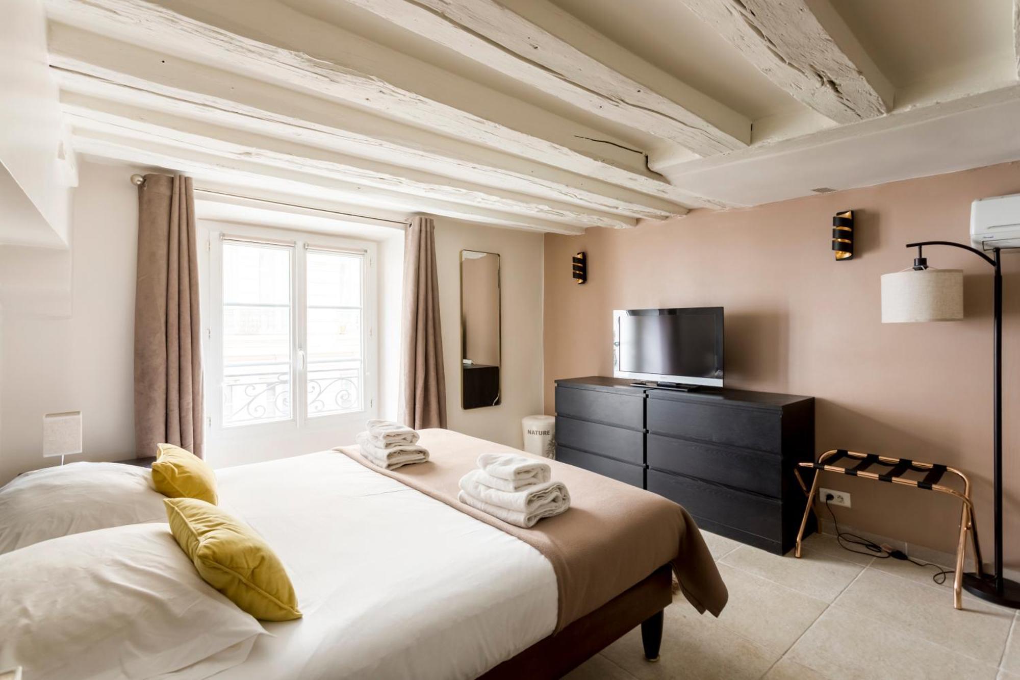 Apartment Rivoli Vieille Du Temple With Ac *