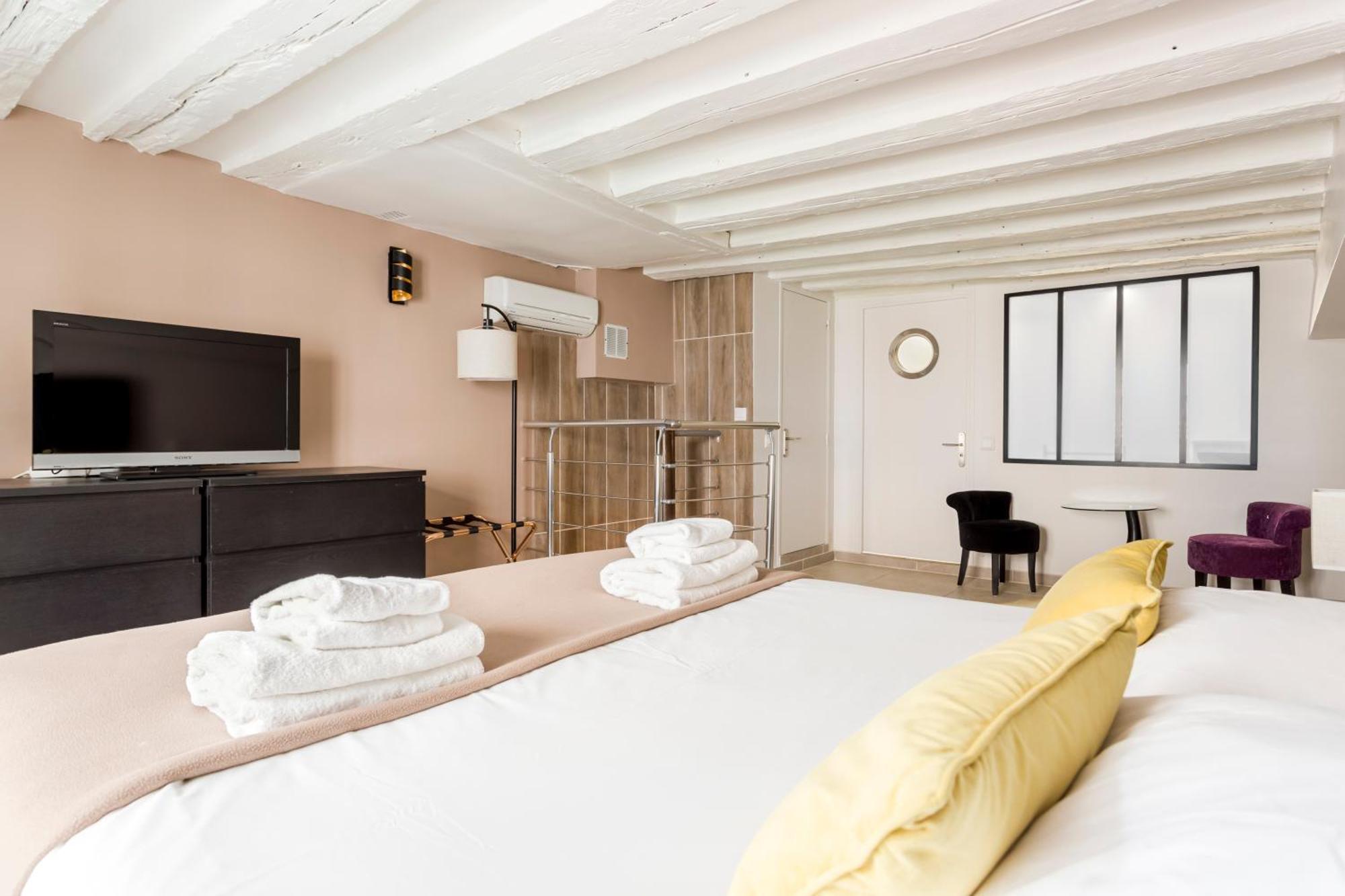 Apartment Rivoli Vieille Du Temple With Ac