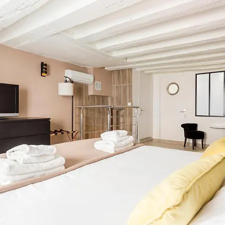 Apartment Rivoli Vieille Du Temple With Ac